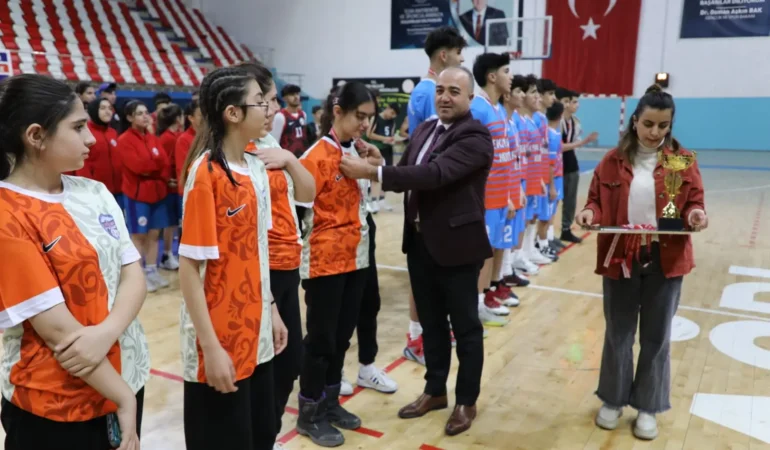 Ağrıda Gençler Basketbol Sahasında Buluştu