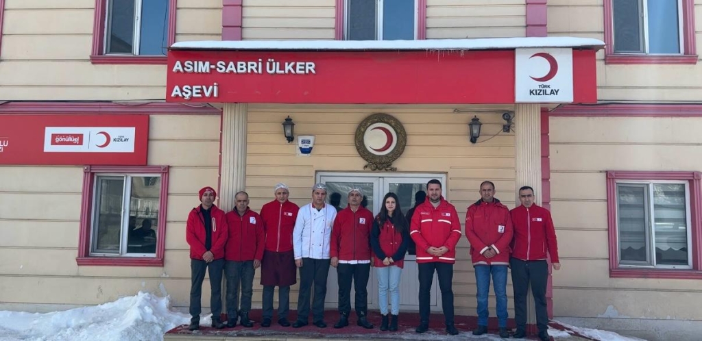Ağrı Kızılay Aşevinde her gün binlerce kişiye sıcak yemek