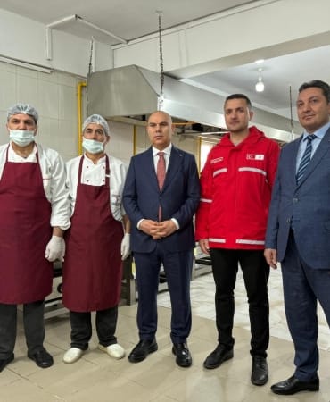 Ağrı Valisi Mustafa Koç’tan Kızılay Aşevine destek ziyareti