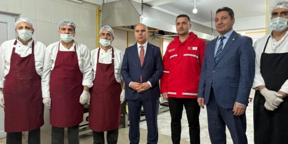 Ağrı Valisi Mustafa Koçtan Kızılay Aşevine destek ziyareti