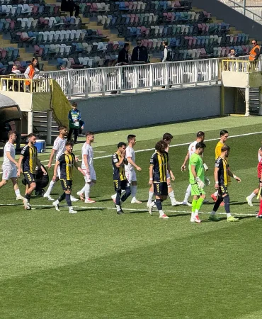Ağrı rüzgarı İzmirde esti ilk yarı gol düellosuna sahne oldu