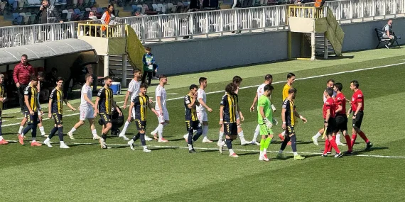 Ağrı rüzgarı İzmirde esti ilk yarı gol düellosuna sahne oldu