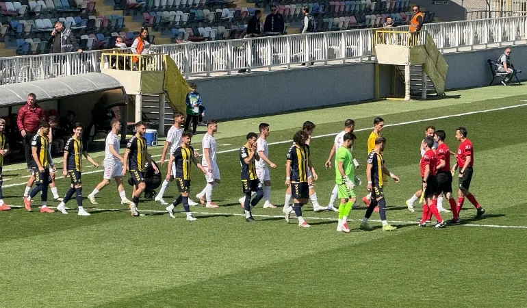 Ağrı rüzgarı İzmir’de esti, ilk yarı gol düellosuna sahne oldu