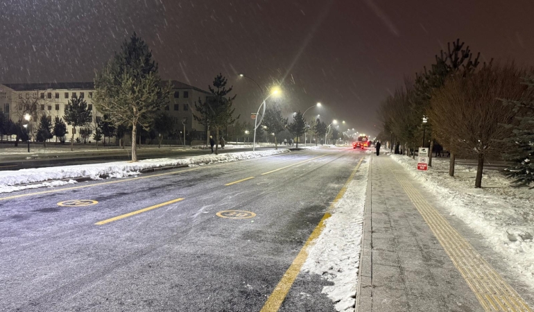 Ağrı’da bahar beklenirken kar geri döndü