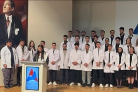 Ağrıda geleceğin hekimleri beyaz önlüklerini giydi - Ağrı Haber Tv Ağrıda geleceğin hekimleri beyaz önlüklerini giydi