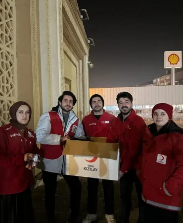 Ağrı’da ramazanın ilk teravihi Kızılay’ın ikramlarıyla taçlandı