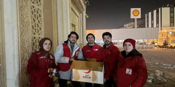 Ağrıda ramazanın ilk teravihi Kızılayın ikramlarıyla taçlandı