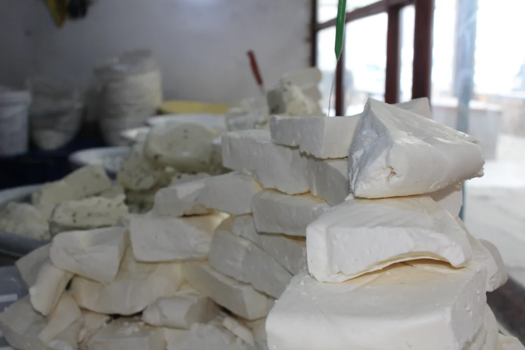 Ağrı'da soğuk hava peynir talebini durduramadı