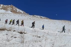 İshak Paşa Sarayı’nın üstünde doğayla iç içe yürüyüş - Ağrı Haber Tv İshak Paşa Sarayının üstünde doğayla iç içe yürüyüş