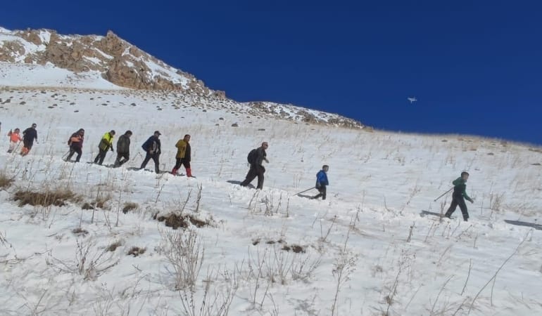 İshak Paşa Sarayının üstünde doğayla iç içe yürüyüş
