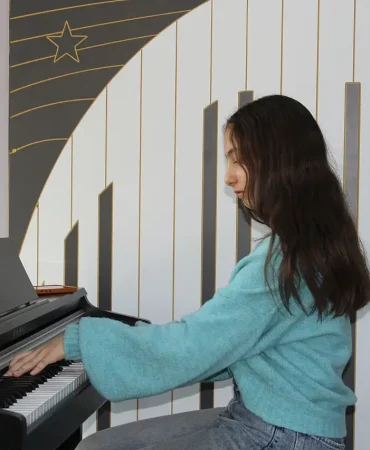 Müziğin ritmi gençlik merkezinde yankılanıyor