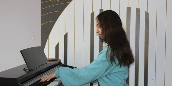 Müziğin ritmi gençlik merkezinde yankılanıyor