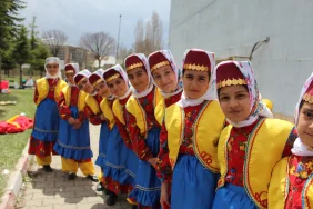 Ağrı’da çocuklardan huzurevine bayram sürprizi