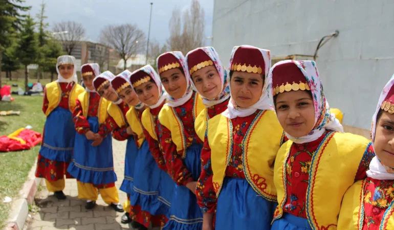 Ağrı’da çocuklardan huzurevine bayram sürprizi