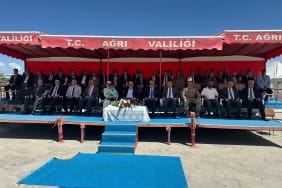 Ağrının tescilli dönerini Vali Koç kesti vatandaşlara ikram etti - Ağrı Haber Tv Ağrının tescilli dönerini Vali Koç kesti vatandaşlara ikram etti