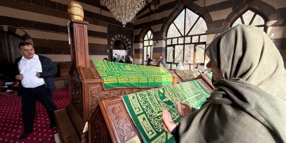 Ahmed i Hanî türbesine yoğun ilgi