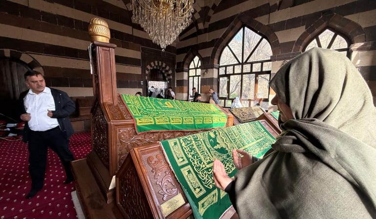 Ahmed-i Hanî türbesine yoğun ilgi