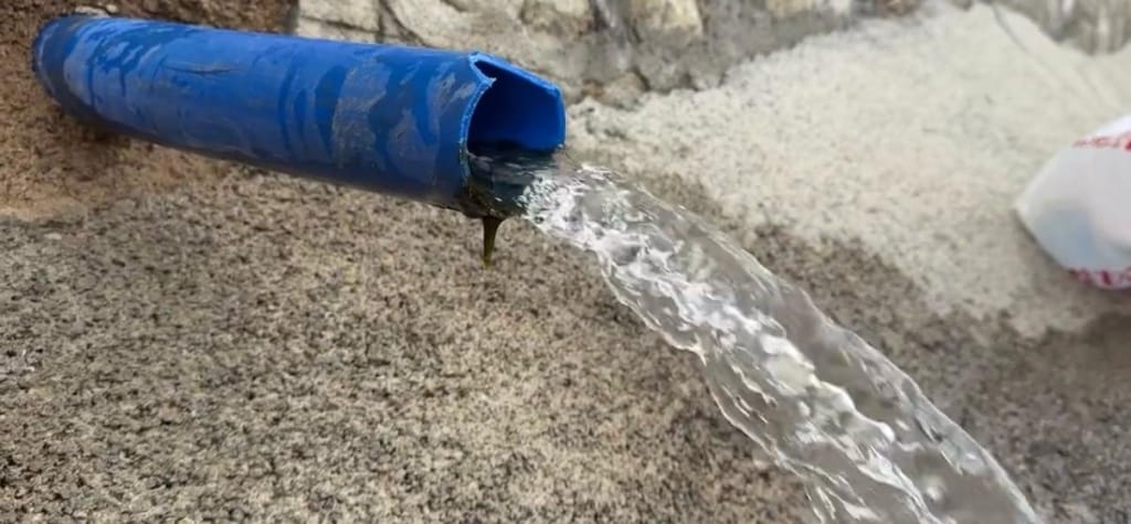 Doğal su için kilometrelerce yol yapıyorlar