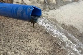 Doğal su için kilometrelerce yol yapıyorlar