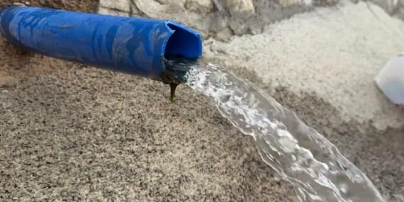 Doğal su için kilometrelerce yol yapıyorlar