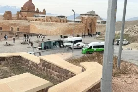 Doğunun masalsı sarayı ziyaretçi akınına uğruyor - Ağrı Haber Tv doğunun masalsı sarayı ziyaretçi akınına uğruyor