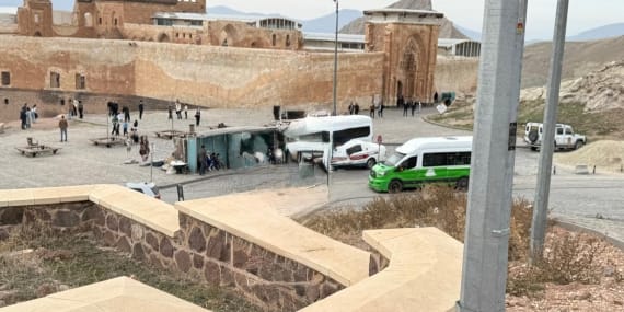 doğunun masalsı sarayı ziyaretçi akınına uğruyor