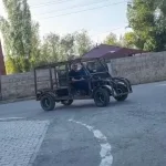 Elekşirtte esnafın ürettiği elektrikli araç vatandaşların ilgi odağı oldu