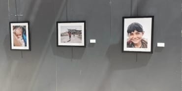 Savaş ve göç mağduru çocukların portreleri tarihi sarayda sergileniyor